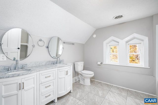 811 WESTOVER DR, Staunton, VA 24401