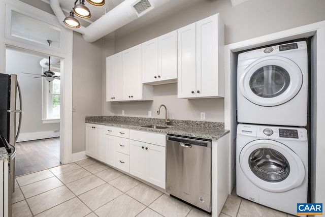 811 WESTOVER DR, Staunton, VA 24401