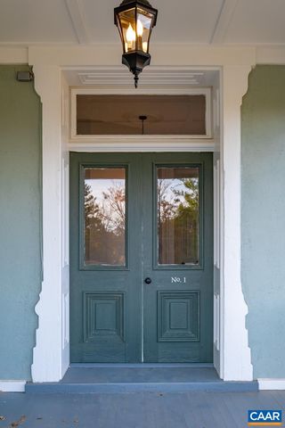 811 WESTOVER DR, Staunton, VA 24401