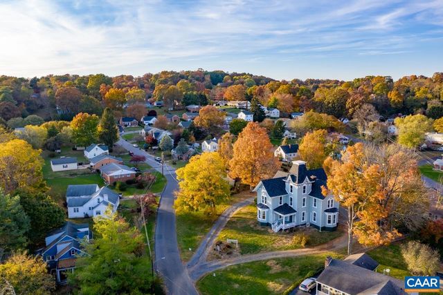 811 WESTOVER DR, Staunton, VA 24401