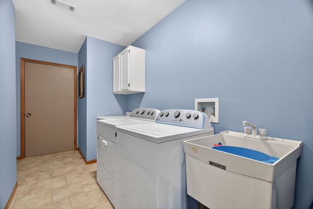 2700 Eagle Drive 2700, Joliet, IL 60436