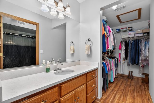 2700 Eagle Drive 2700, Joliet, IL 60436