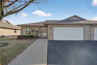 2700 Eagle Drive 2700, Joliet, IL 60436