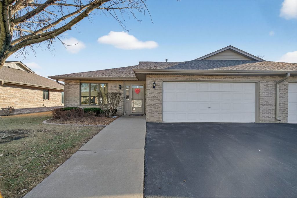 2700 Eagle Drive 2700, Joliet, IL 60436