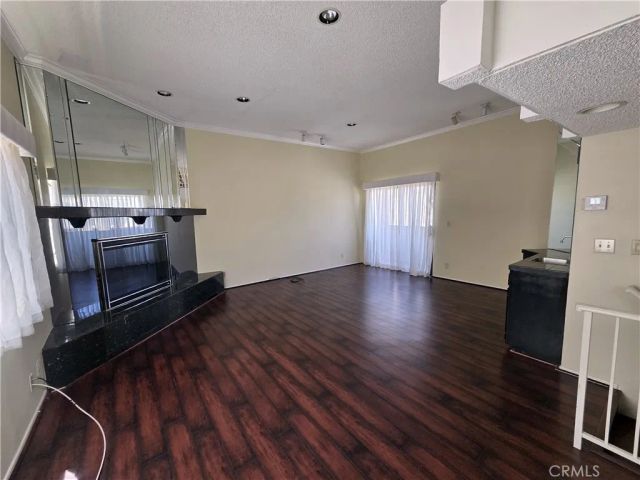 7650 Topanga Canyon, Canoga Park, CA 91304