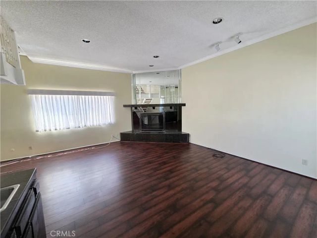 7650 Topanga Canyon, Canoga Park, CA 91304