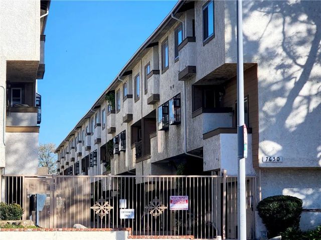 7650 Topanga Canyon, Canoga Park, CA 91304