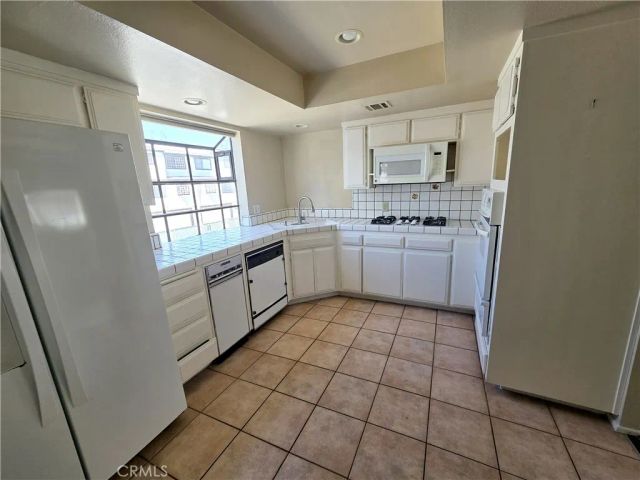 7650 Topanga Canyon, Canoga Park, CA 91304