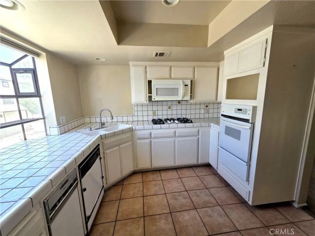 7650 Topanga Canyon, Canoga Park, CA 91304