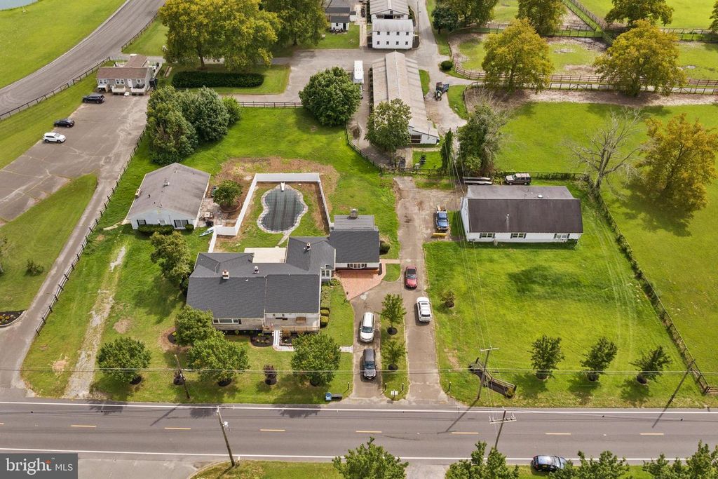 16 ARCHERTOWN RD, New Egypt, NJ 08533