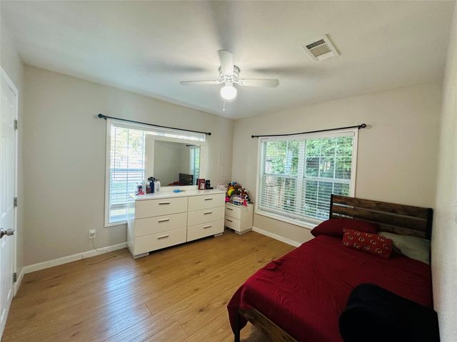 107 N Dwight Avenue, Dallas, TX 75211