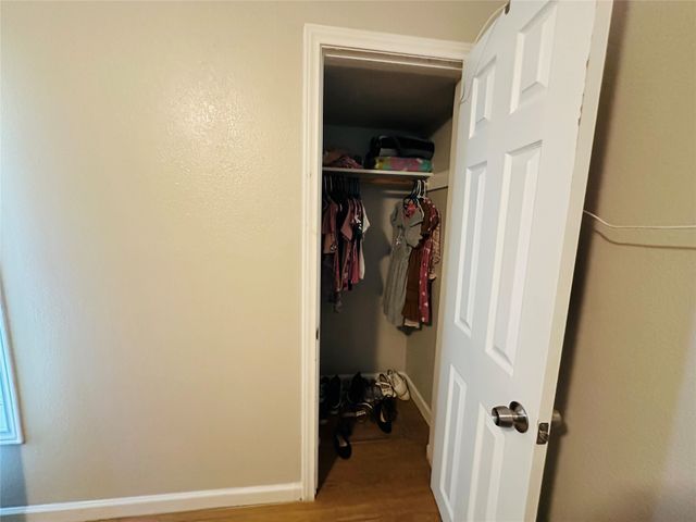 107 N Dwight Avenue, Dallas, TX 75211