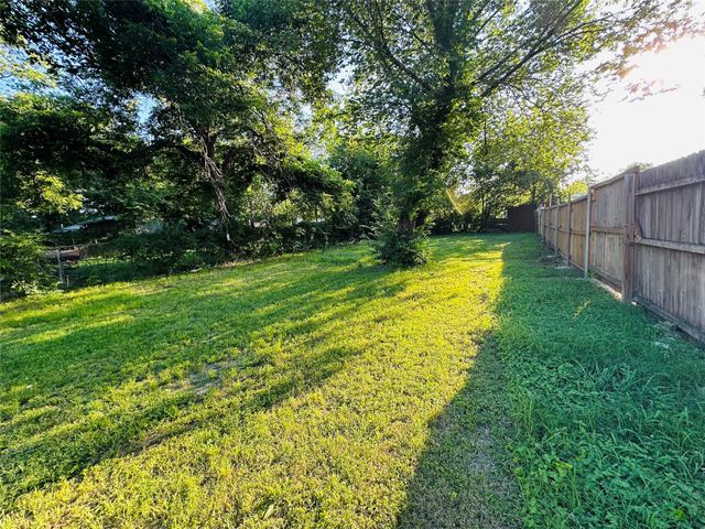 107 N Dwight Avenue, Dallas, TX 75211