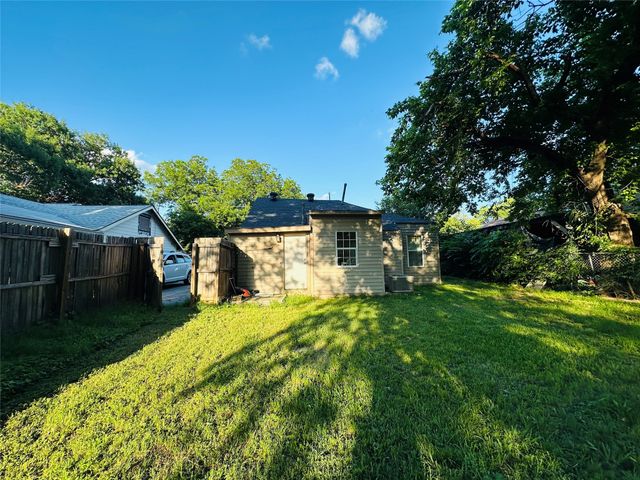 107 N Dwight Avenue, Dallas, TX 75211