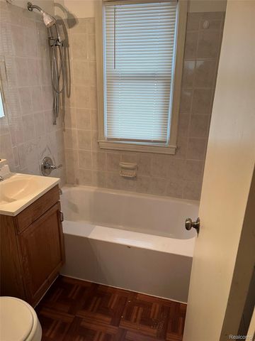 13505 Saint Andrews Avenue, Warren, MI 48089