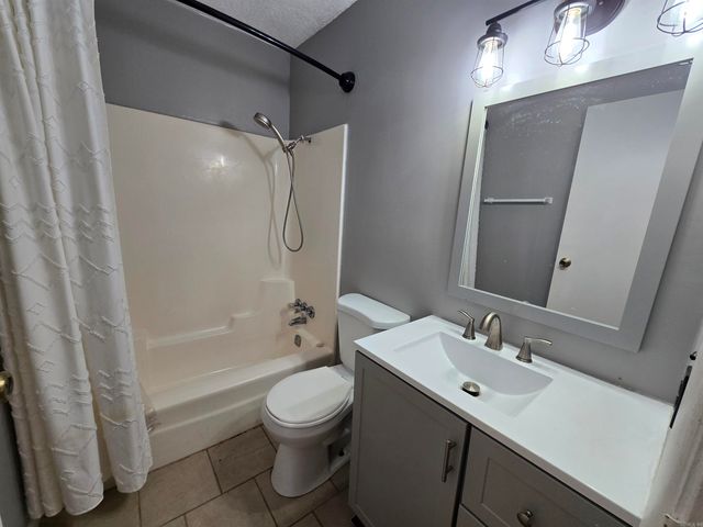 409 Bomber BLVD, Mountain Home, AR 72653