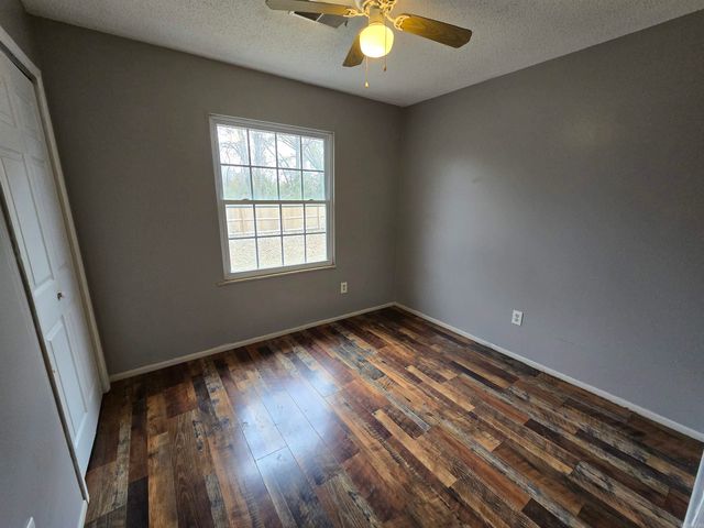 409 Bomber BLVD, Mountain Home, AR 72653