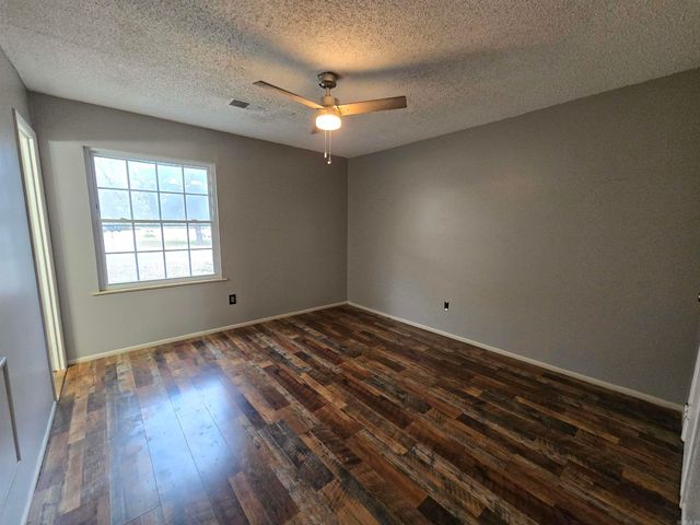 409 Bomber BLVD, Mountain Home, AR 72653