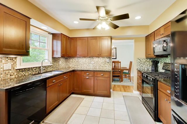 620 Harvard Lane, Libertyville, IL 60048