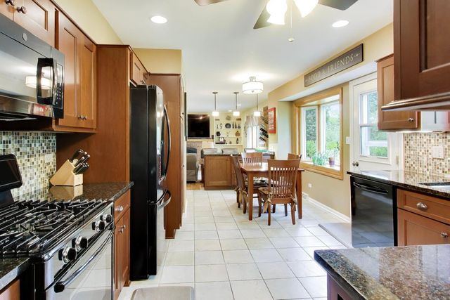 620 Harvard Lane, Libertyville, IL 60048