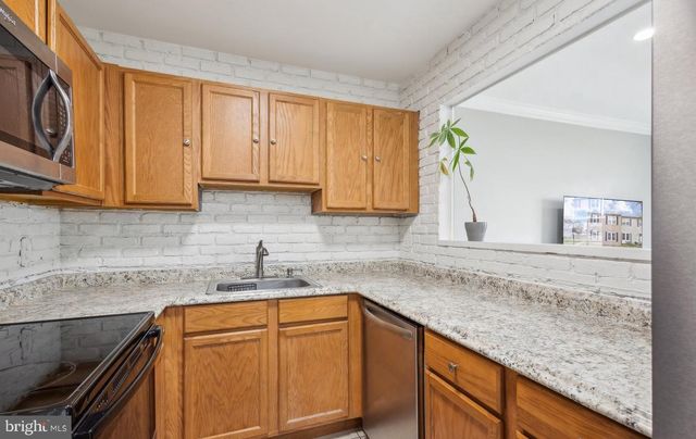 9490 MOOREGATE CT, Lorton, VA 22079