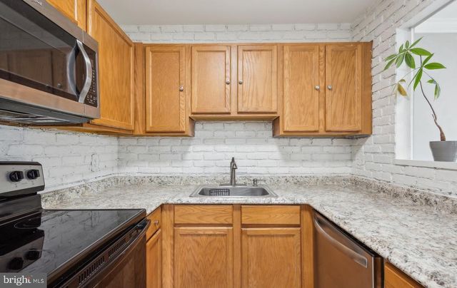 9490 MOOREGATE CT, Lorton, VA 22079