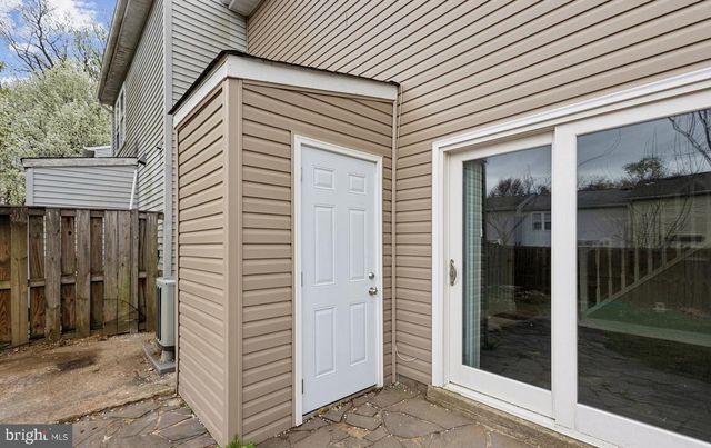 9490 MOOREGATE CT, Lorton, VA 22079