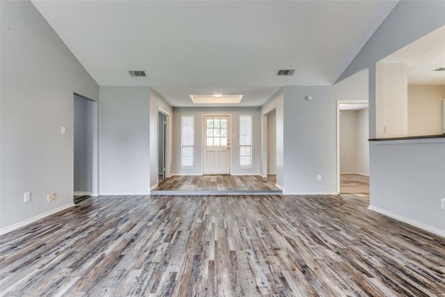 209 W Schreiber Street, Garland, TX 75040