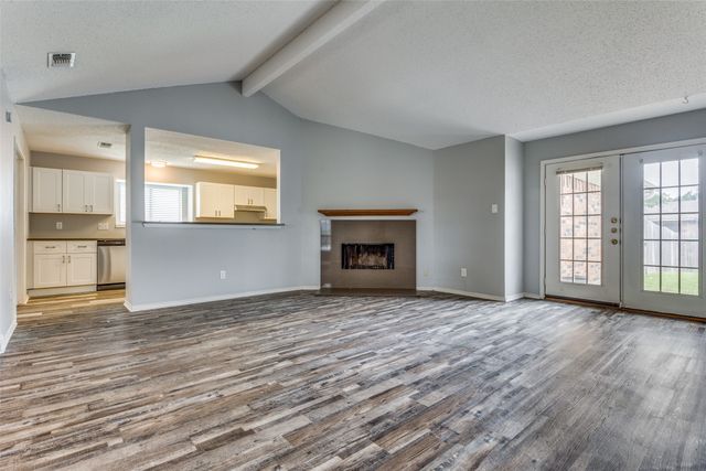 209 W Schreiber Street, Garland, TX 75040