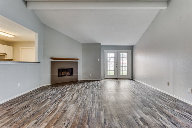 209 W Schreiber Street, Garland, TX 75040