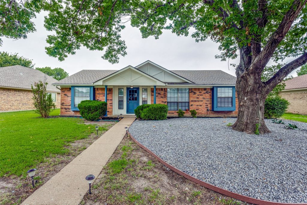 209 W Schreiber Street, Garland, TX 75040