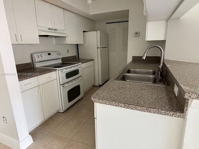 440 S Park Rd 4-303, Hollywood, FL 33021