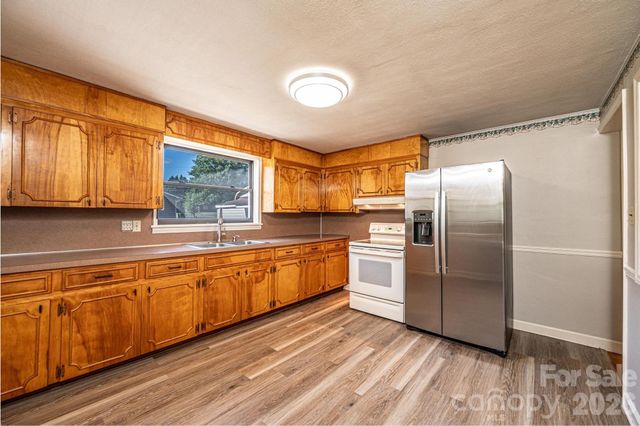 2649 Westview Acres Street, Hickory, NC 28601