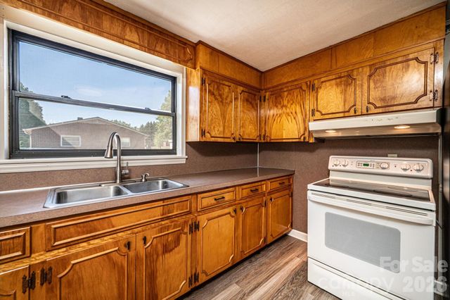 2649 Westview Acres Street, Hickory, NC 28601