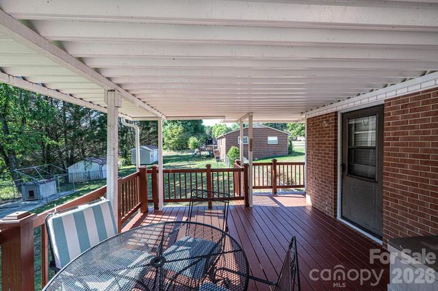 2649 Westview Acres Street, Hickory, NC 28601