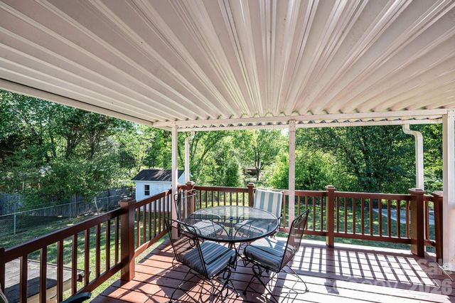 2649 Westview Acres Street, Hickory, NC 28601