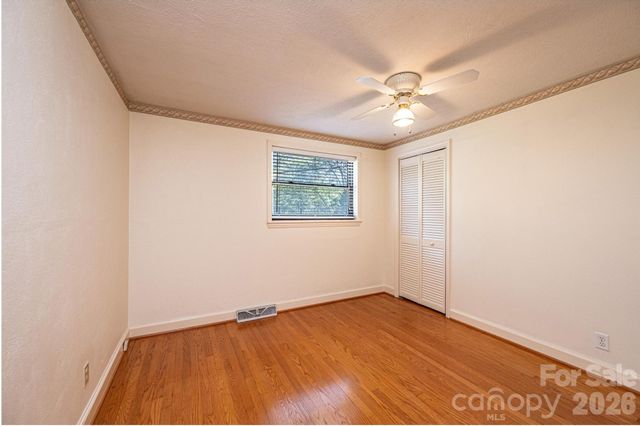 2649 Westview Acres Street, Hickory, NC 28601