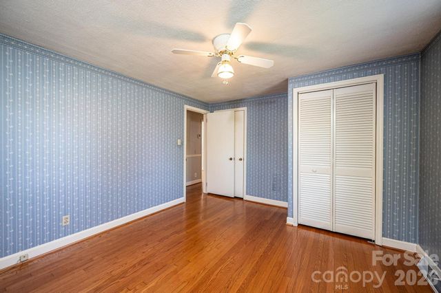 2649 Westview Acres Street, Hickory, NC 28601
