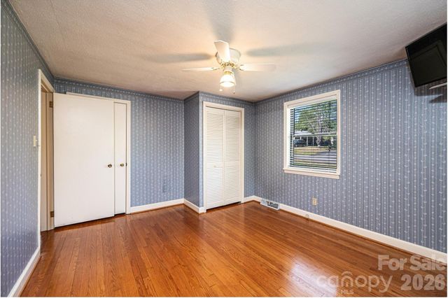 2649 Westview Acres Street, Hickory, NC 28601
