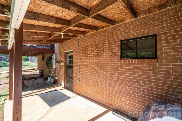 2649 Westview Acres Street, Hickory, NC 28601