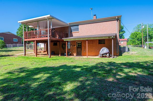 2649 Westview Acres Street, Hickory, NC 28601