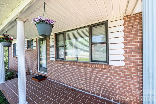 2649 Westview Acres Street, Hickory, NC 28601