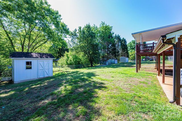 2649 Westview Acres Street, Hickory, NC 28601