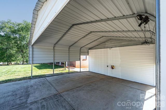 2649 Westview Acres Street, Hickory, NC 28601