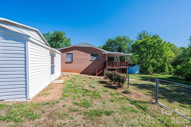 2649 Westview Acres Street, Hickory, NC 28601