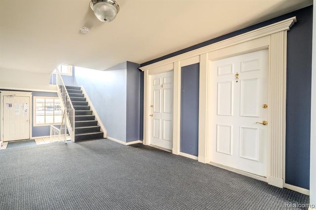 474 Fox Hills Drive 2, Bloomfield Hills, MI 48304