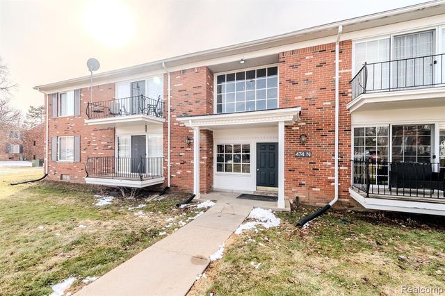 474 Fox Hills Drive 2, Bloomfield Hills, MI 48304