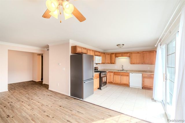 474 Fox Hills Drive 2, Bloomfield Hills, MI 48304