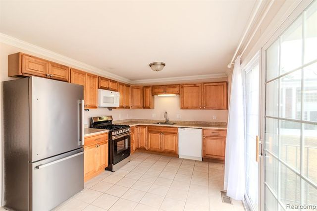 474 Fox Hills Drive 2, Bloomfield Hills, MI 48304