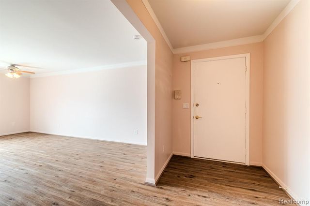 474 Fox Hills Drive 2, Bloomfield Hills, MI 48304